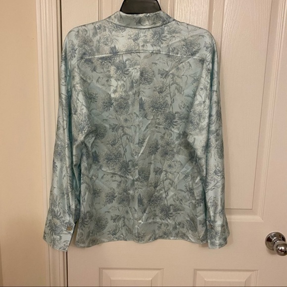 VINCE Dahlia Floral Print Spread Collar Long Sleeve Silk Blouse in Mint Size M - Picture 8 of 12